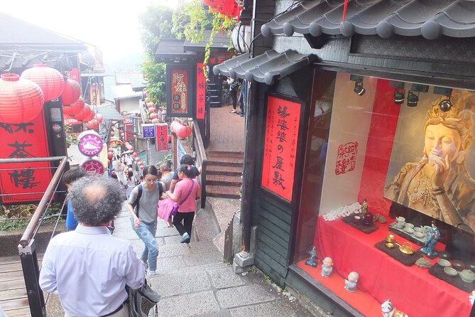 1 day North Coast Yehliu Jiufen and Shifen Private Tour - Jiufen Old Street: gold-rush town energy with ocean views