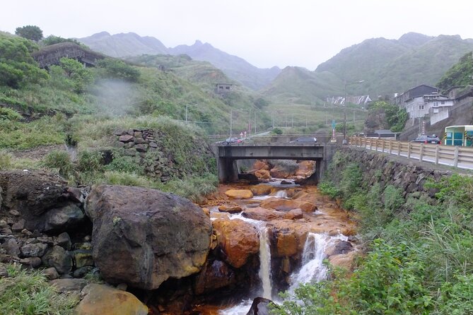 1 day North Coast Yehliu Jiufen and Shifen Private Tour - Shifen Old Street and sky lantern time: wishes, wandering, and photos
