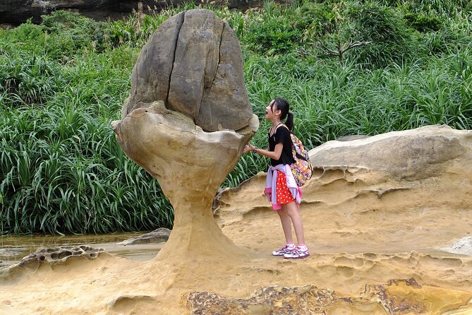1 day North Coast Yehliu Jiufen and Shifen Private Tour - Price and logistics: is $400 per group good value?