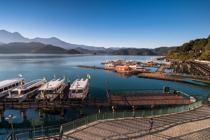 2-Day Private Tour to Sun Moon Lake and Mount Hehuan - Price and value: $925 per group, what you’re really paying for
