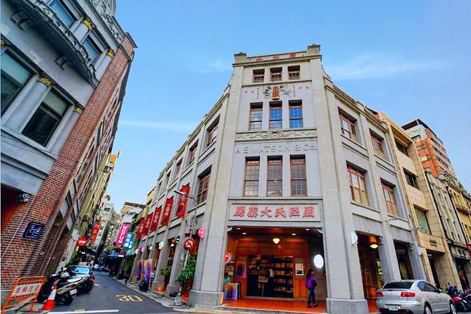 2-Hour Private Dadaocheng Walking Tour - Meeting at Beimen MRT Exit 2 and finishing at the wharf