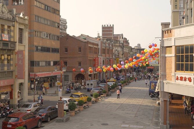 2-Hour Private Dadaocheng Walking Tour - The guide makes it click: Isabella, Alex Feng, and May Ei