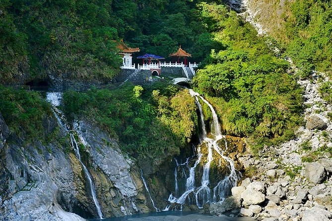 5-Day Round Taiwan Charter Car Tour - A realistic sense of timing, comfort, and pacing