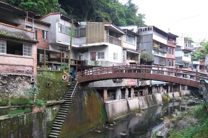 6 Hours Private Charter from Taipei in Shifen and Jiufen - Keelung Port views and how the timing feels in practice