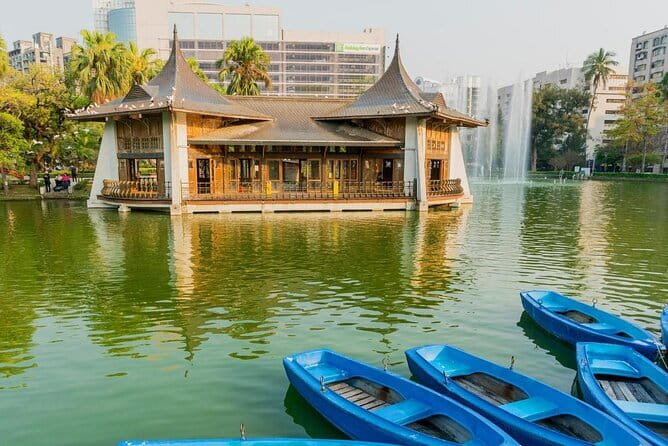 Alishan One Day Tour from Taichung - Shouzhen Temple: The Moment the Mountain Feels Personal