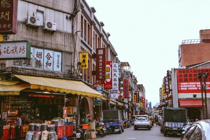 Alishan, Sun Moon Lake, Taichung Three Days Tour from Taipei - Day 2: Zhushan Sunrise, Then Dream Works, Sun Moon Lake, and Wen Wu Temple