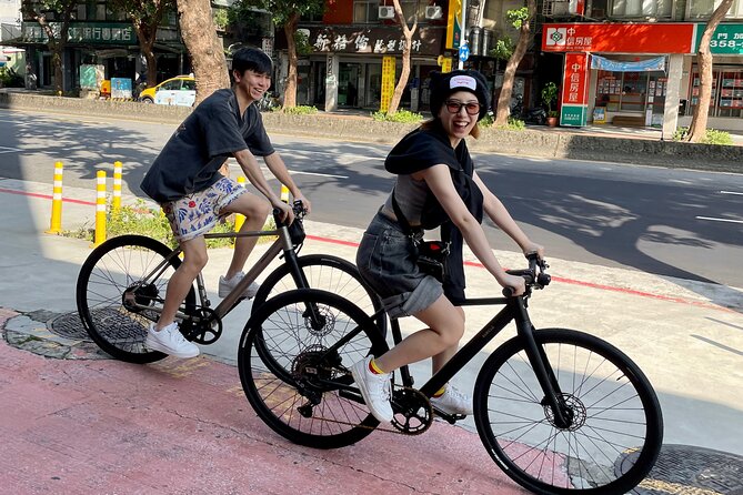 Best E-bike Cycling Tour in Taipei - Includes Local Food & Drinks - Songshan Temple and Hulin Market: seeing the city’s daily rhythm