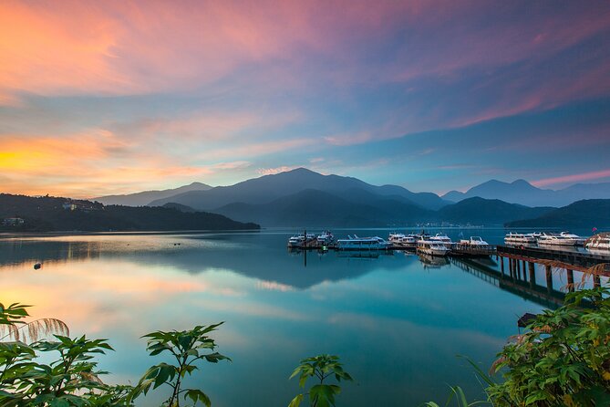 Exclusive 3-Day Sun Moon Lake & Alishan Private Tour - Alishan sunrise platform, Hinoki Village calm, and Taichung lunch reality
