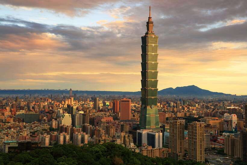 From Keelung: Private Taipei City Landmarks Shore Excursion - National Palace Museum: Nearly 700,000 Artifacts, 8,000 Years of Context