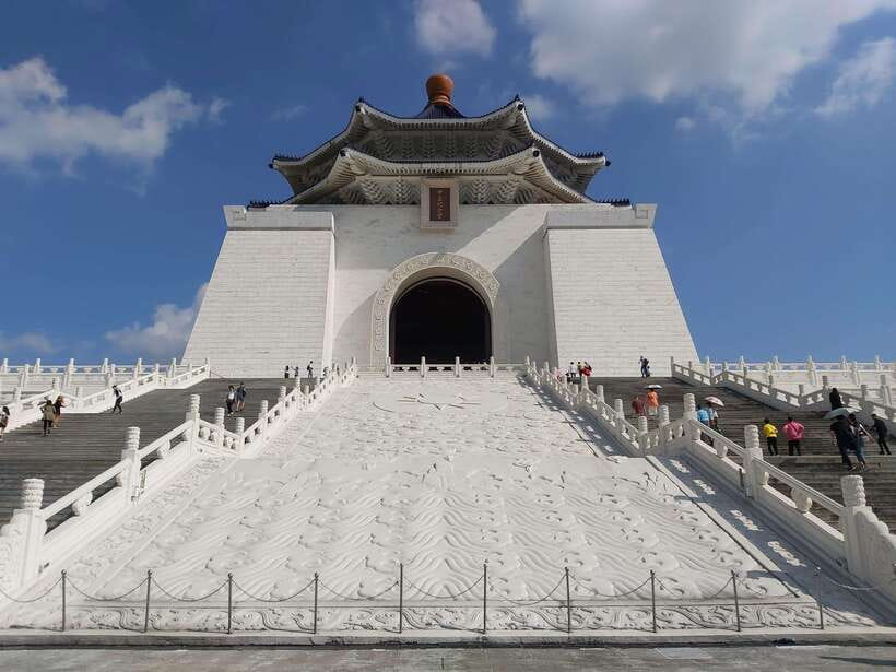 From Keelung: Private Taipei City Landmarks Shore Excursion - Lungshan Temple of Manka: Guanyin and the Everyday Gods