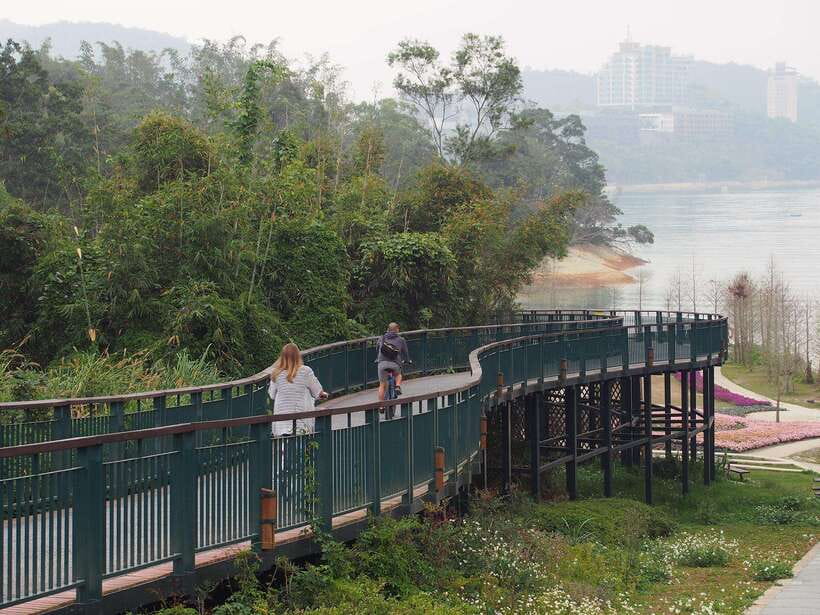 From Taipei: 1 Day Sun Moon Lake Private Tour - Cien Pagoda: the elevated views that make the effort worth it
