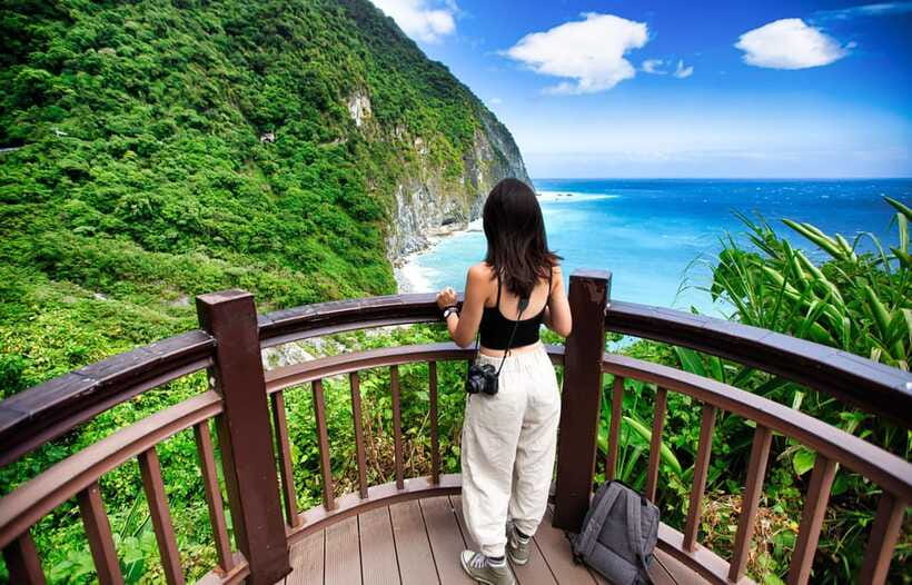 From Taipei: Best of Taiwan 9-Day Trip with Accommodation - North Coast Day 7: Yehliu Geopark, Jiufen Gold Streets, and Shifen Lanterns