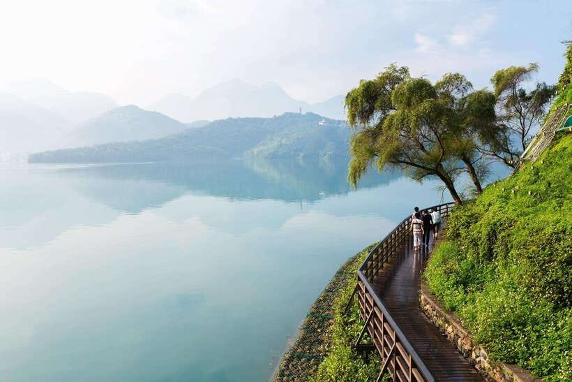 From Taipei City: 3-Day Sun Moon Lake & Alishan Private Tour - Alishan Forest Railway, the train ride through steep forest country