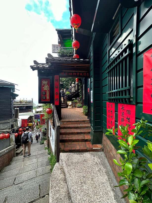 From Taipei: Jiufen & Shifen The Taiwan Charm Day Tour - When weather and holiday traffic reshuffle the plan