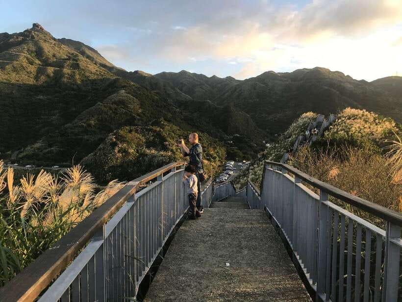 From Taipei: Old Gold Rush Town Jiufen Guided Night Tour - Baoshishan Lookout, The Bay of Two Colors View and the Sunset Timing