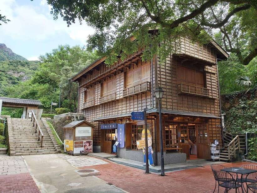From Taipei: Old Gold Rush Town Jiufen Guided Night Tour - Waterfall, Museum, Lookout, Then Jinguashi 13 Levels: The Photo Payoff