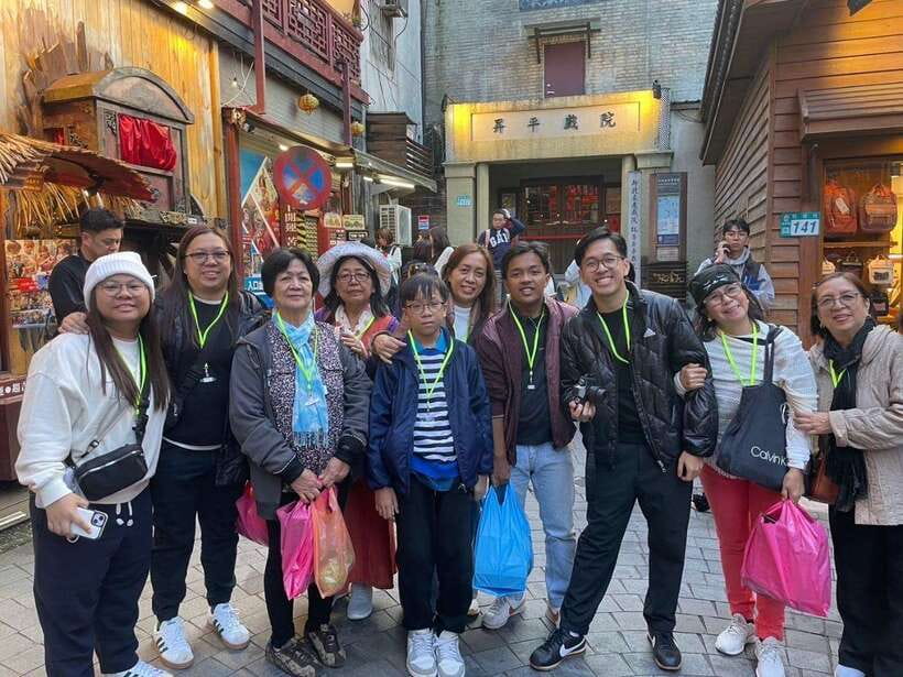 From Taipei: Shifen, Jiufen, and Yehliu Geopark Day Tour - Jiufen Old Street: Snacks, Tea Stops, And Spirited Away Energy