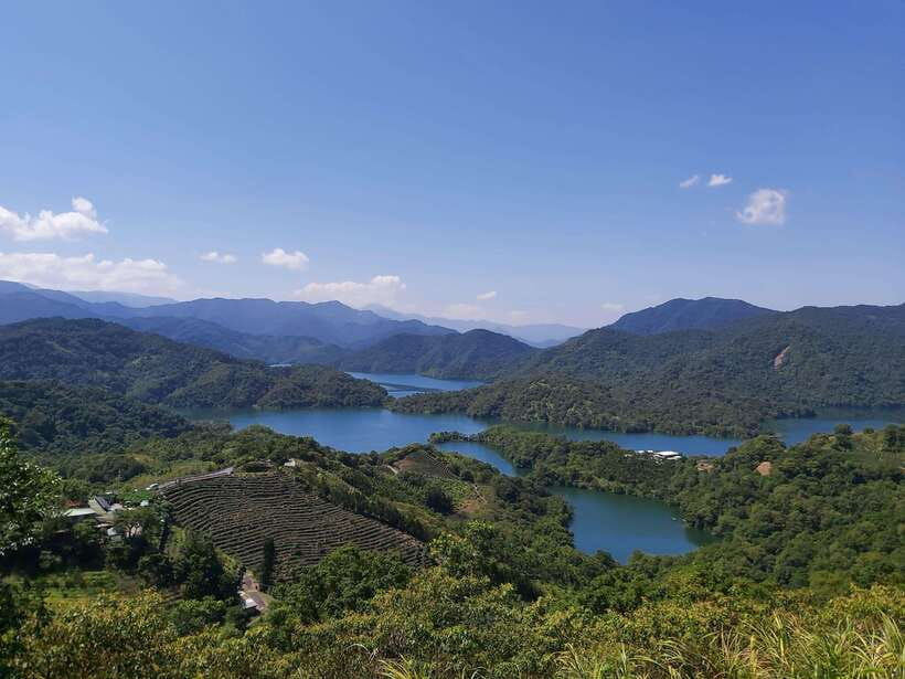 From Taipei: Thousand Island Lake and Pinglin Tea Plantation - From MRT Zhongxiao Xinsheng to the mountain drive you feel