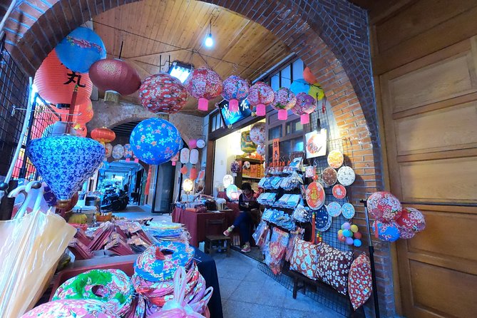 Full-Day Private Custom Taipei City Tour - Dihua Street: old commerce lines, plus a chance to plan your snacks