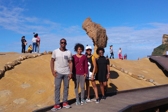 Full-Day Private Northern Taiwan Tour from Taipei with Pickup - Yehliu Geopark: Queen’s Head, Dragon’s Head, and sea-shaped rocks