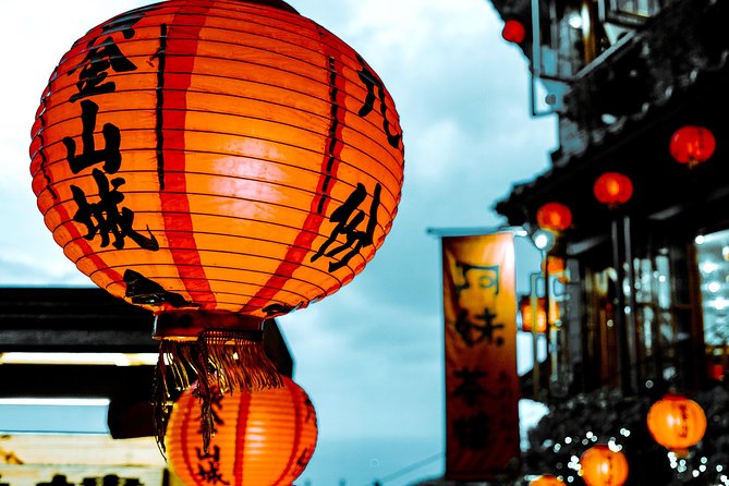 Full-Day Private Northern Taiwan Tour from Taipei with Pickup - Shifen Waterfall and Shifen Old Street: walk in, then watch the rail-tracks lantern moment
