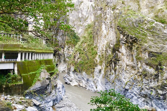Hualien Taroko Day Tour From Ximending - Buluowan Terrace and Qingshui Cliff: the add-on scenery