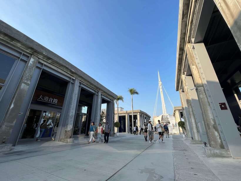 Kaohsiung: Private City Tour with Fo Guang Shan Museum - Pier-2 Art Center, Contemporary Kaohsiung in One Hour