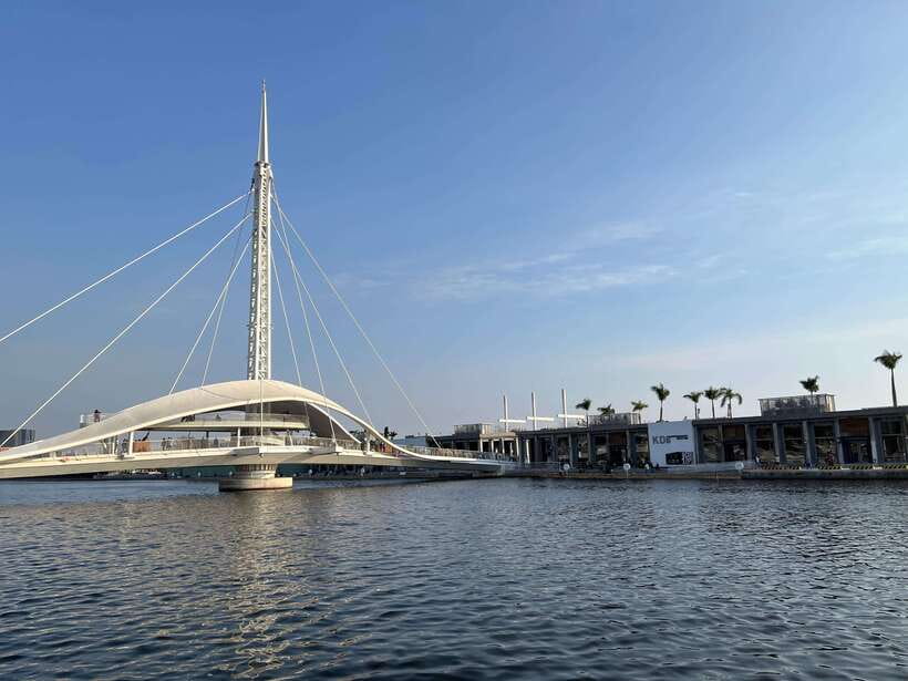 Kaohsiung: Private City Tour with Fo Guang Shan Museum - Tips to Make the Day Easier (and More Enjoyable)