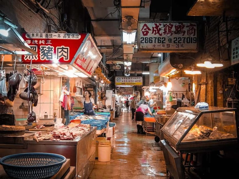 Keelung: Guided Walking Tour with Snacks and Drink - Chenghuang Temple and Columbus Alley: everyday faith and street life