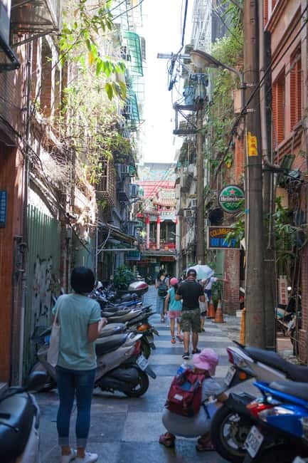 Keelung: Guided Walking Tour with Snacks and Drink - Meeting by Keelung Customs, then walking toward Maritime Plaza