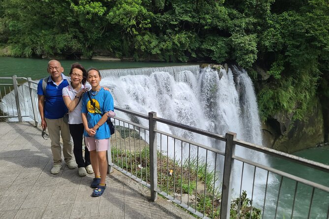 Keelung Port Shore Private Customized Tour - Chiang Kai-shek Memorial Hall and Longshan Temple