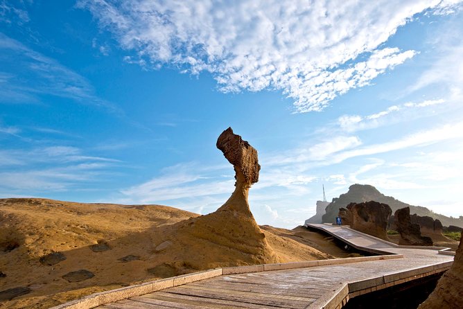 Keelung Shore Excursion: Yehliu Geopark, Jiufen, Houton Cat Village Private Tour - Who This Tour Fits Best (and Who Should Rethink It)