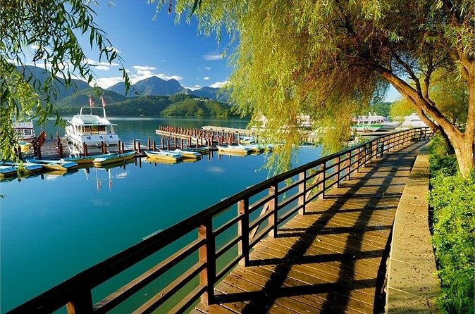 Nantou Day Tour: Sun Moon Lake & Ita Thao Pier from Taipei - Syuentzang Temple by boat: combining culture and the lake view