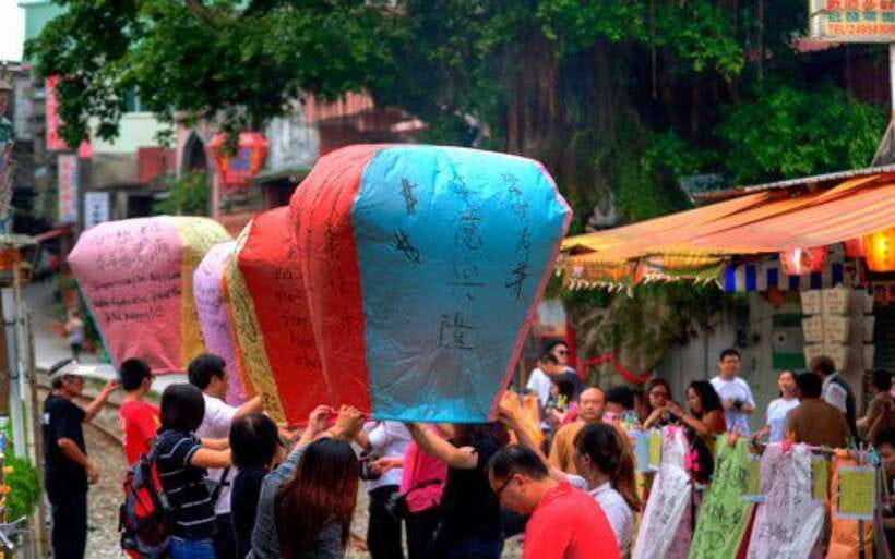 New Taipei: Pingxi Sky Lantern Festival Experience in Shifen - Redeeming your QR code at Jixiang Sky Lantern (No. 94)