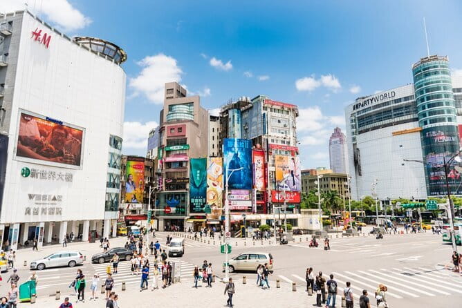 Northeast Coast Instagram Photo Tour in Keelung & New Taipei - Bitou Harbor and Zhengbin Fishing Port: from market life to color street shots