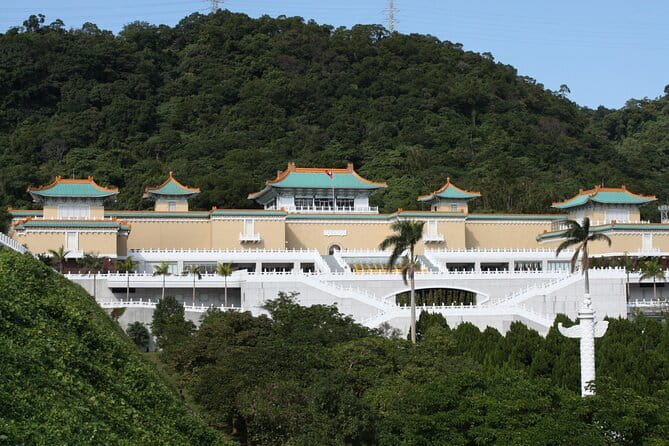 Northeast Coast Instagram Photo Tour in Keelung & New Taipei - What the guide adds, and why it shows up in reviews