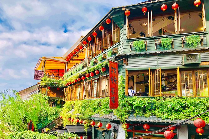 One-day private chartered car tour in Taipei: Yehliu, Jiufen, Pingxi, North Coast popular attractions with chartered car, professional Chinese/English driver - A private car day that actually feels relaxing