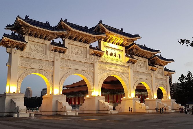 One-day private chartered car tour in Taipei: Yehliu, Jiufen, Pingxi, North Coast popular attractions with chartered car, professional Chinese/English driver - Price and value: what you are really paying for