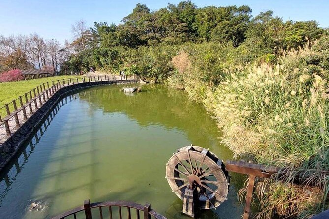 Pinglin Tea Culture & Maokong Day Tour from Taipei - Shekeng Old Street Stinky Tofu: The Fun Risk Stop