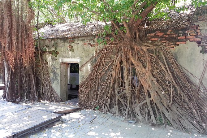 Private 3-Day Southern Taiwan Tour (Tainan, Kaohsiung, Kenting) - Day 3 in Tainan: Fort Provintia, Anping Zeelandia, and the banyan tree story