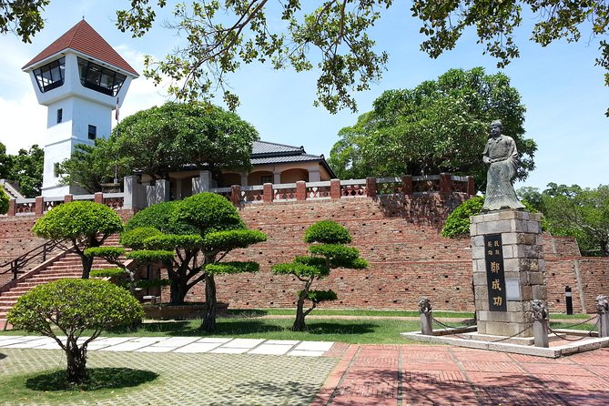 Private 3-Day Southern Taiwan Tour (Tainan, Kaohsiung, Kenting) - Day 2 in Kenting: Maobitou cat nose, Eluanbi Lighthouse, and Hengchun walls