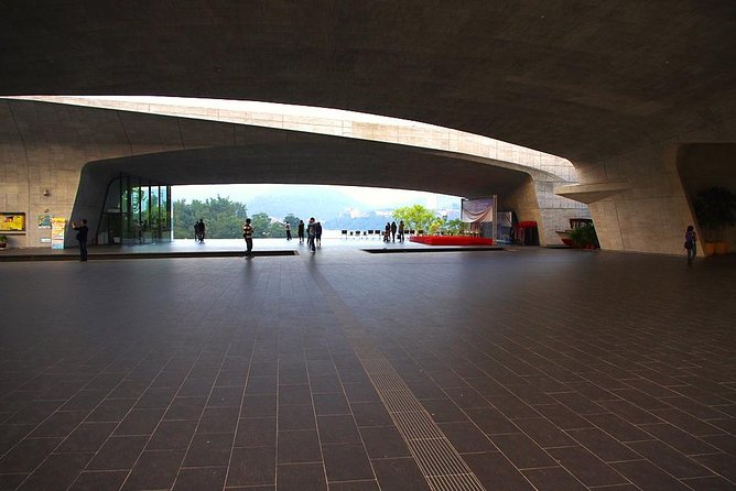Private 3-Day Tour to Sun Moon Lake and Alishan - Comfort on the road: walking level, cash tips, and rainy-day odds