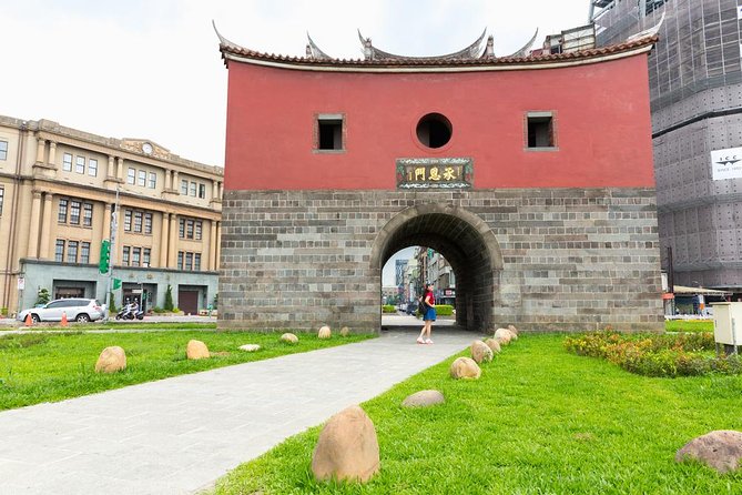 Private Car: 8 Hour Highly Customized Taipei City Exploration! - Stop 5: Longshan Temple for Spiritual Energy and Architecture