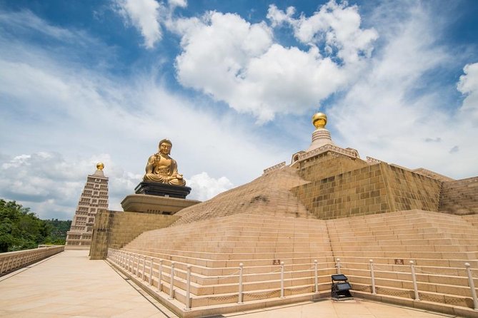 Private Classic Kaohsiung Day Tour - Dragon Tiger Tower, Taoist art in a compact stop