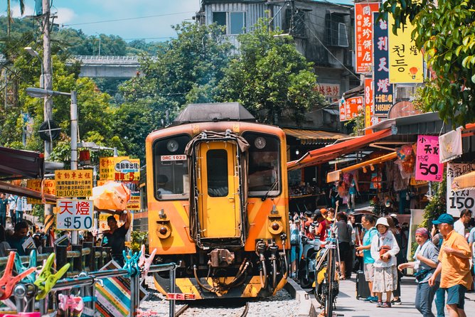 Private Jiufen & Pingxi Day Tour with English-Speaking Guide - Why Jiufen and Pingxi Fit So Well Into One Day