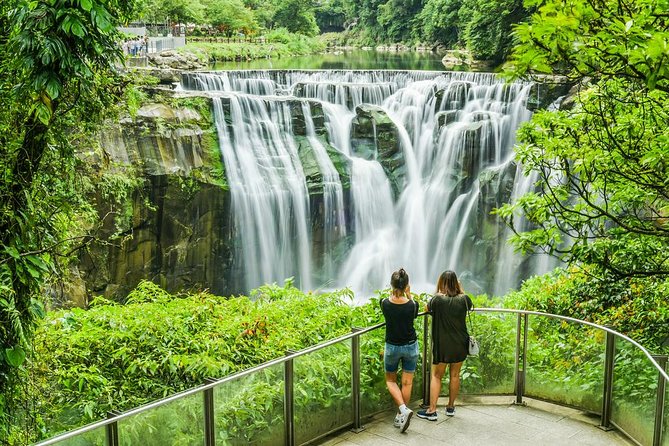 Private Jiufen & Pingxi Day Tour with English-Speaking Guide - Shifen Waterfall and Shifen Old Street: The Lantern Moment, Up Close