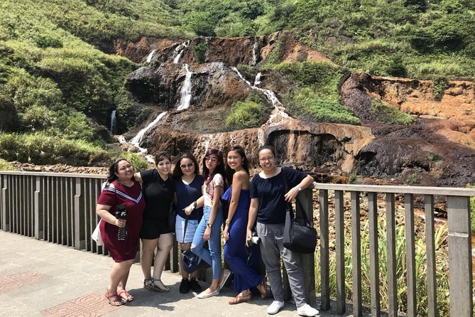Private Jiufen & Pingxi Day Tour with English-Speaking Guide - Weather, Crowds, and the New 2025 Traffic Control Reality