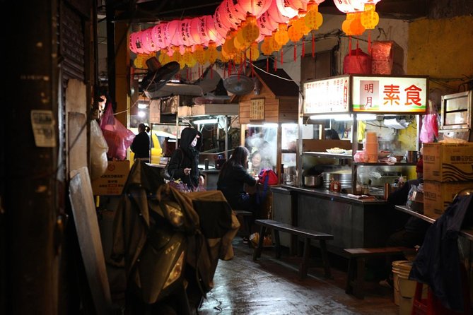 Private Keelung Cultural Walk: Markets, Streets & Local Life - Ren’ai Market: Daytime Local Life in One Place