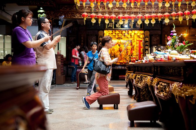 Private Keelung Cultural Walk: Markets, Streets & Local Life - Keelung Miaokou Night Market, Temples, and Folk Beliefs