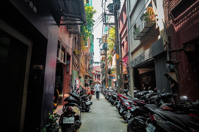Private Keelung Cultural Walk: Markets, Streets & Local Life - What the Bilingual Private Guide Adds (Mila, Benny, and Support)